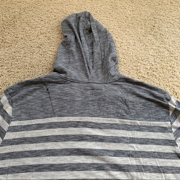 Howe striped lightweight hoodie NWOT - Picture 3 of 5